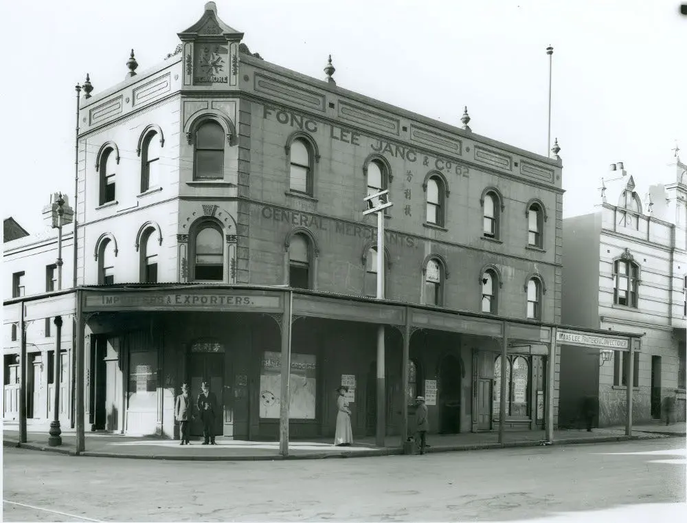 Glass Negative Box #1102：Castlereagh 街 62 号 [未命名街道] 拐角处 - 中国杂货店 Fong Lee Jang and Co.（约 1916 年 5 月）